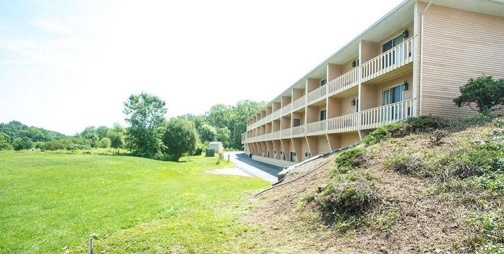 Hampton Falls Inn Bagian luar foto