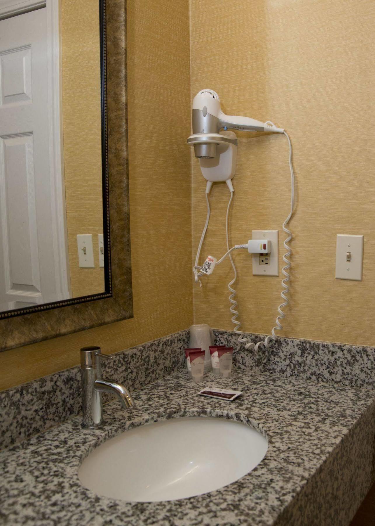 Hampton Falls Inn Bagian luar foto