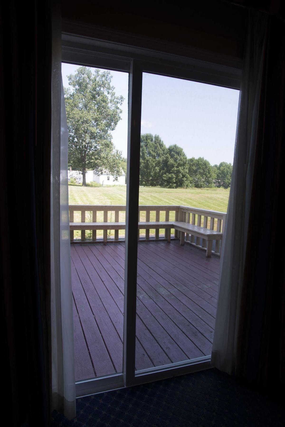 Hampton Falls Inn Bagian luar foto