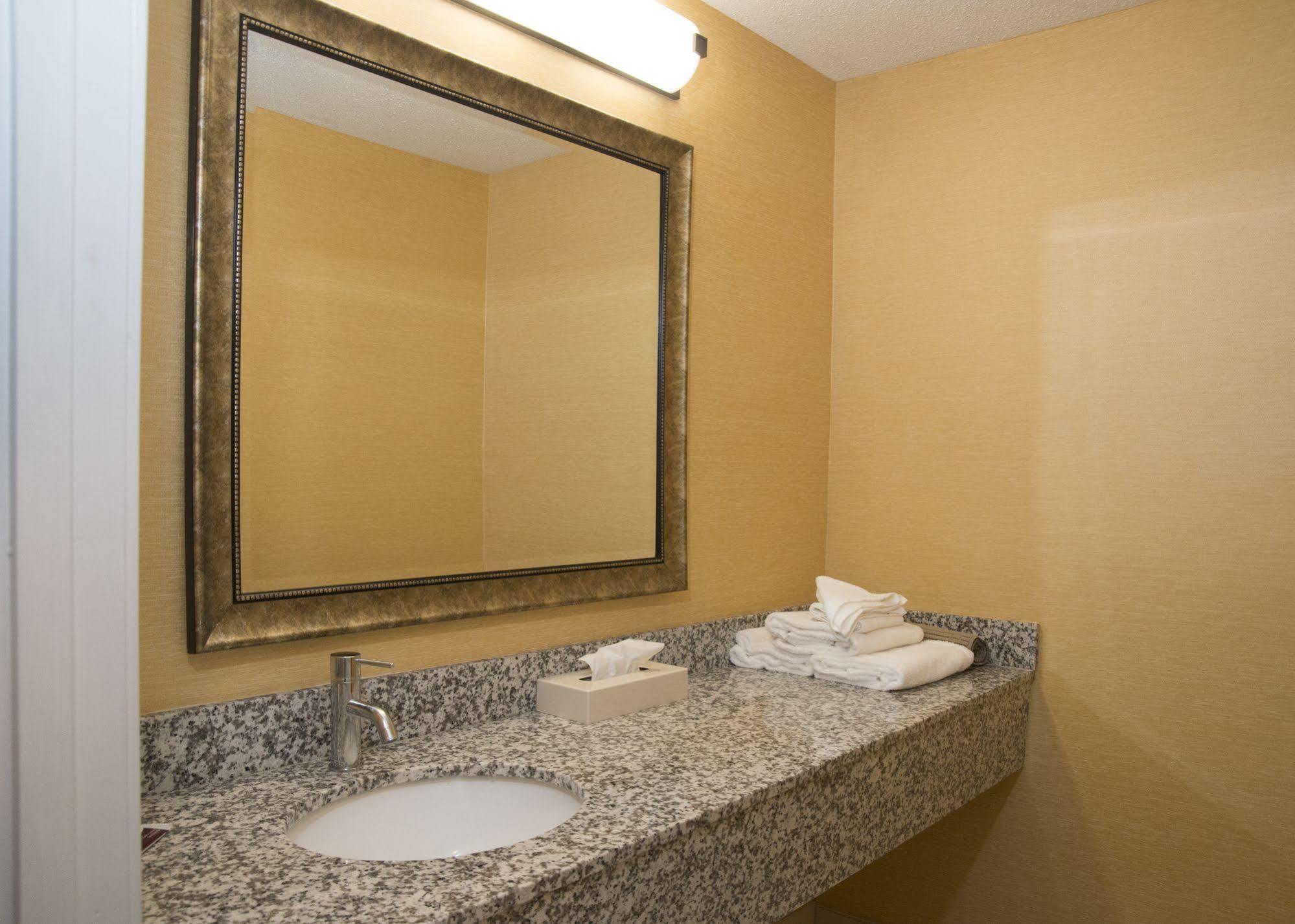 Hampton Falls Inn Bagian luar foto