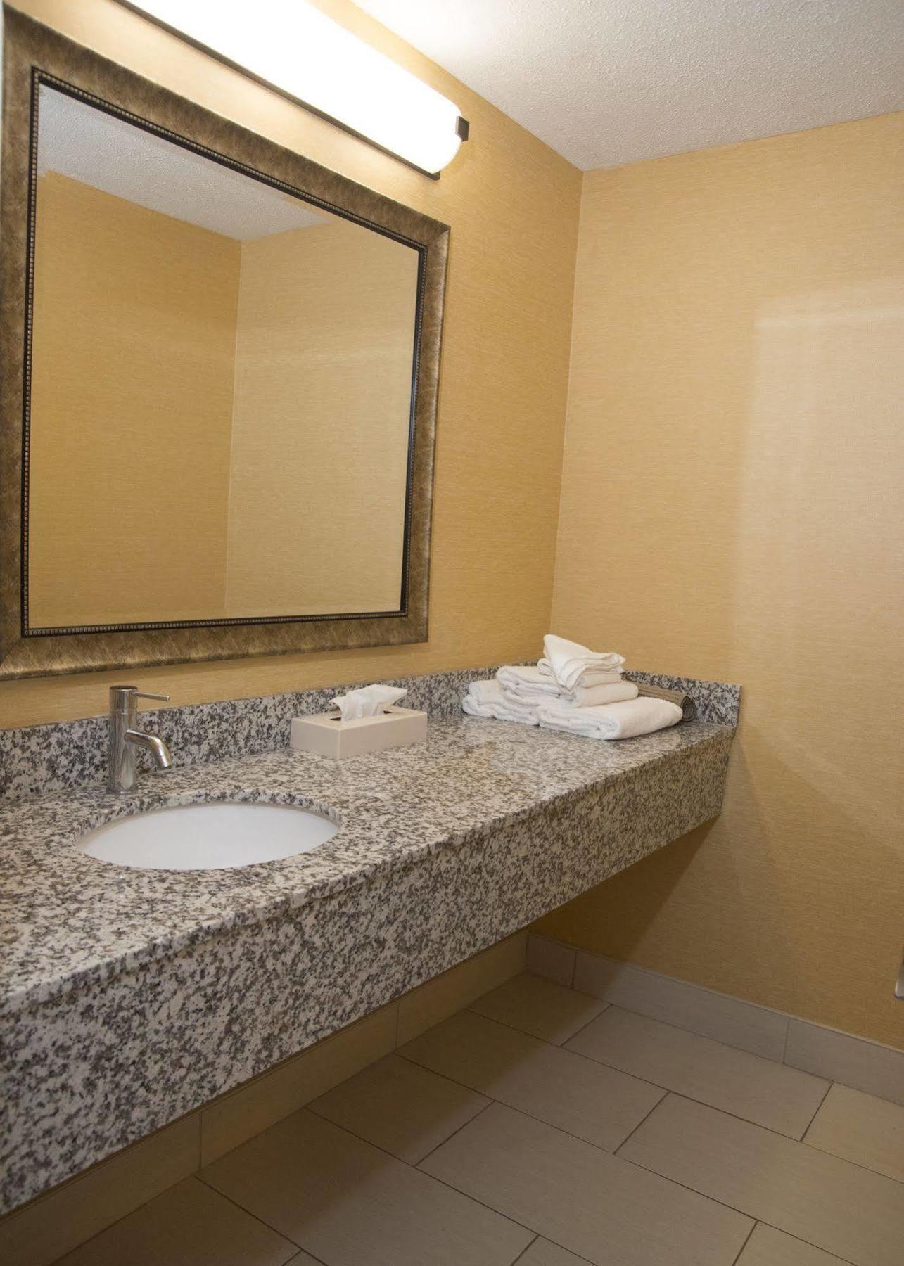 Hampton Falls Inn Bagian luar foto