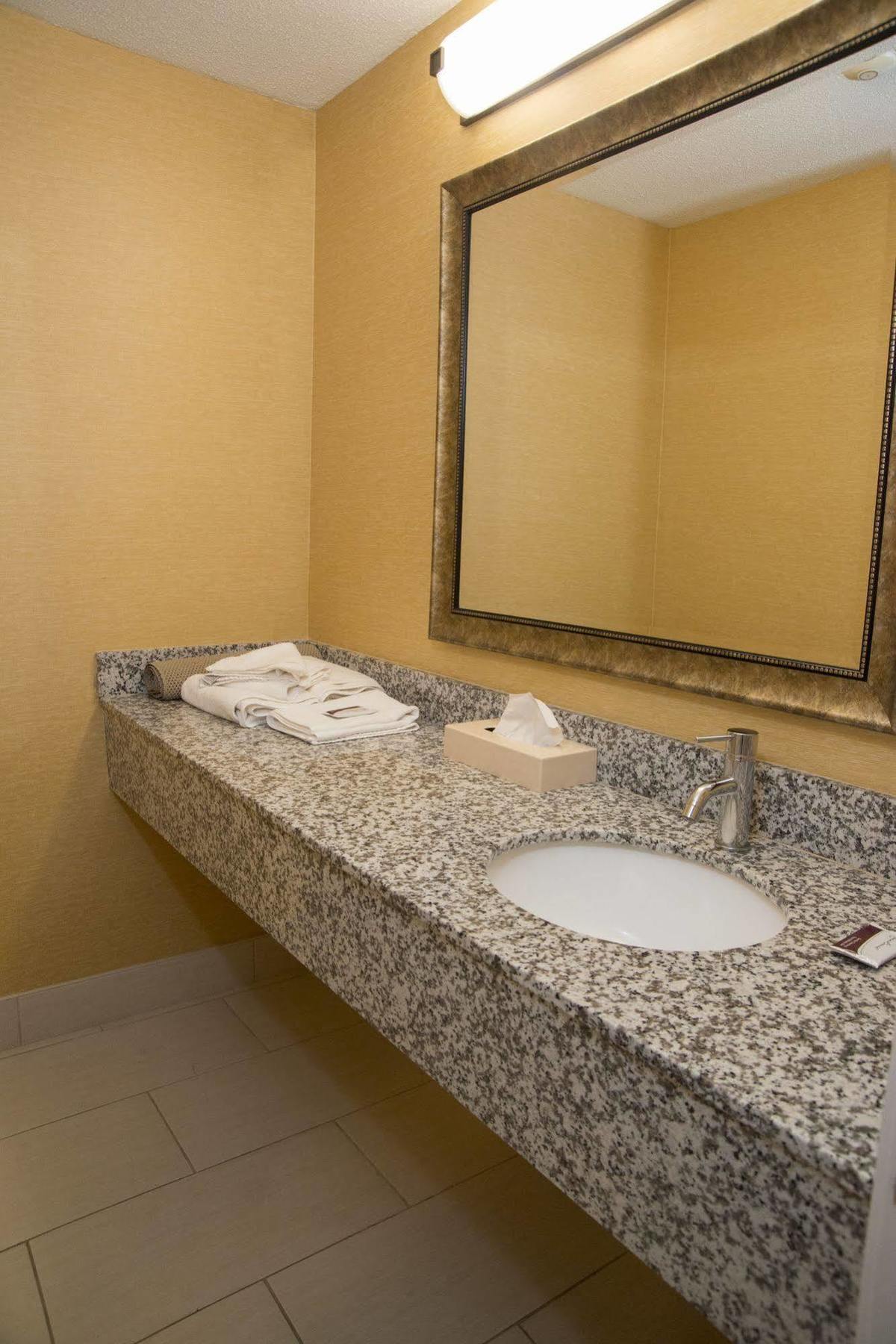 Hampton Falls Inn Bagian luar foto