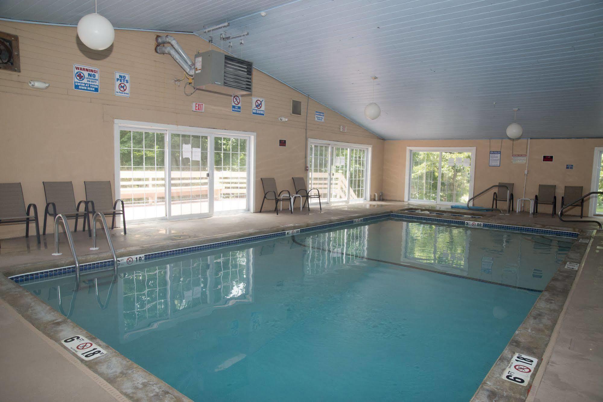 Hampton Falls Inn Bagian luar foto