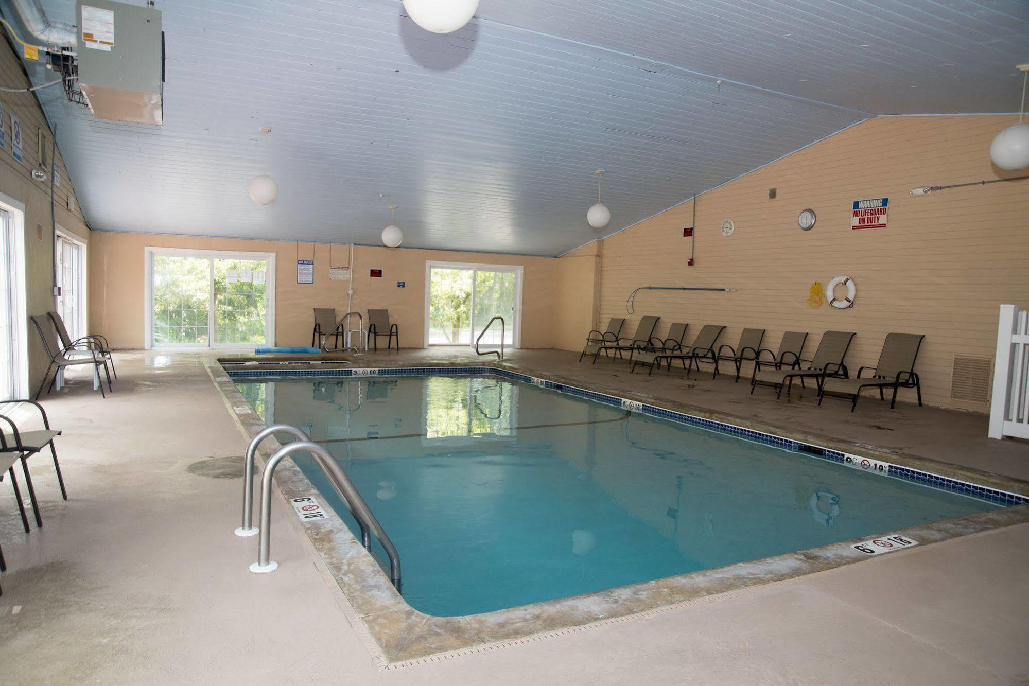 Hampton Falls Inn Bagian luar foto