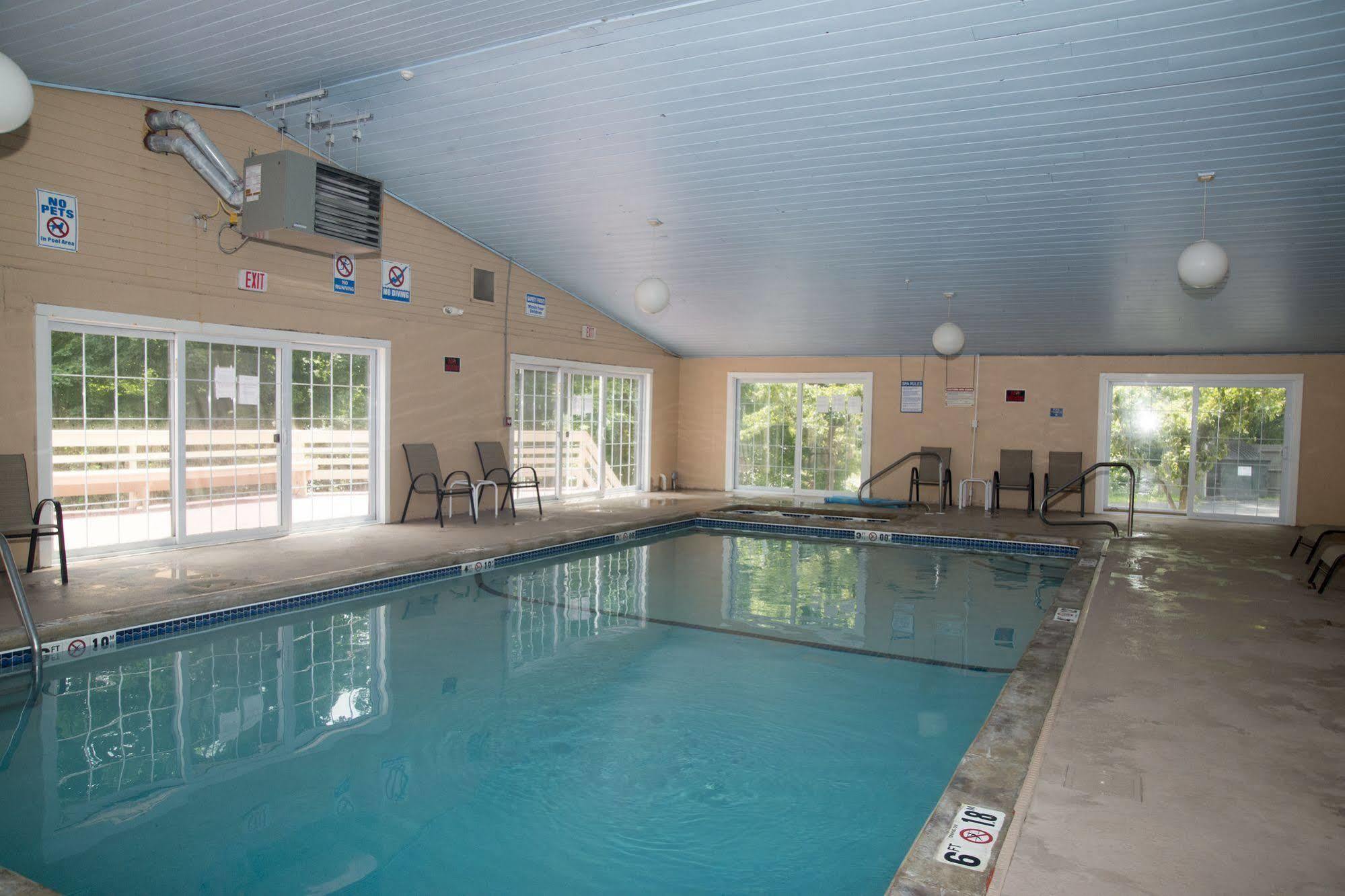Hampton Falls Inn Bagian luar foto